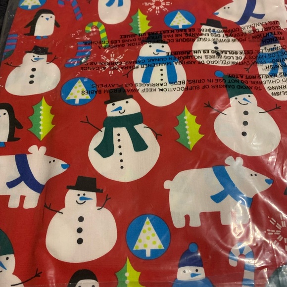 Butter-soft holiday scrub top. Women’s XL $12 - Picture 3 of 4